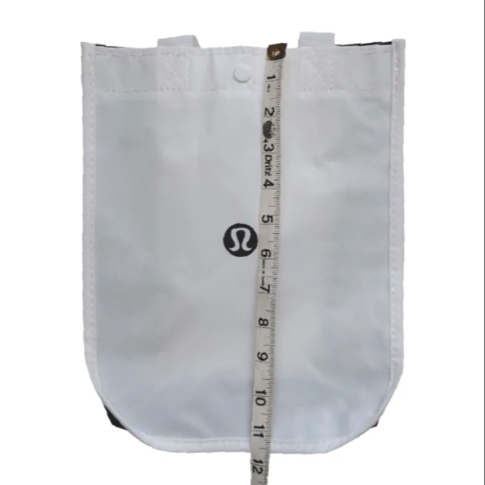 LULULEMON Ear Loop Face Mask and Small Shopping Gift Bag Bundle